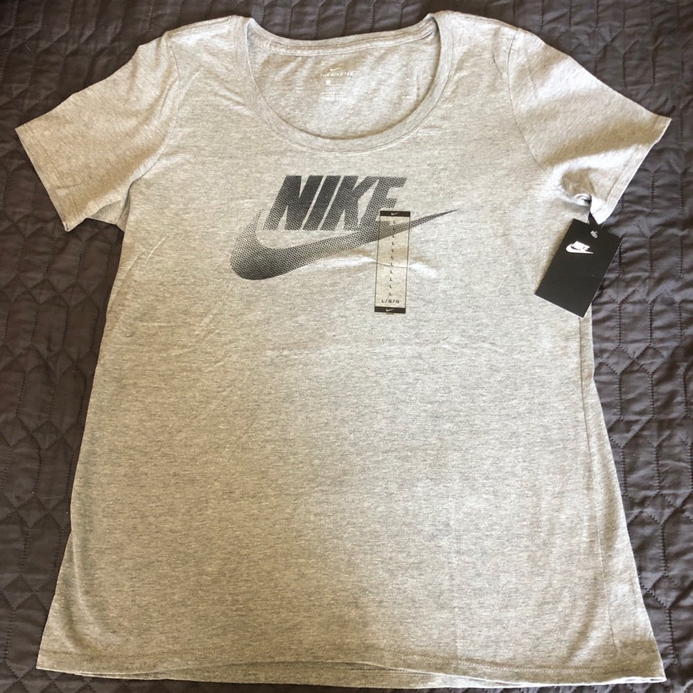 BNWT Women’s Nike Tee
